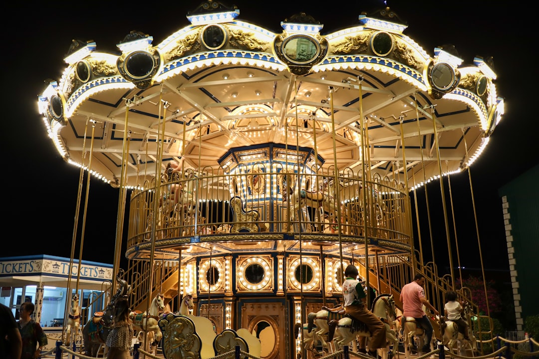 Bootstrap 5 Carousel: Responsive Sliders With Fade and Custom Controls